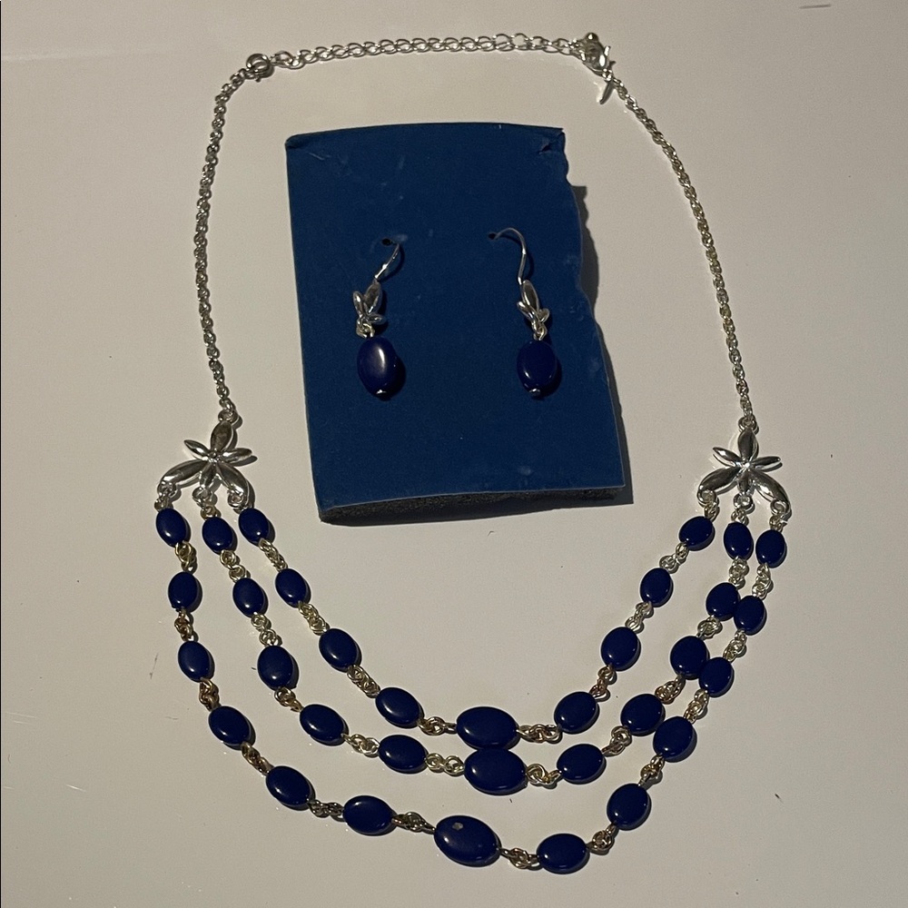 Avon Elegant‎ 2009 Blue and Silver Necklace and Earring Set